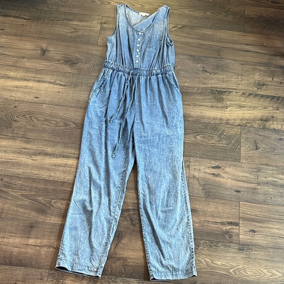 Doe & Rae Pants - Doe & Rae Light Chambray Tank Top in Soft Blue